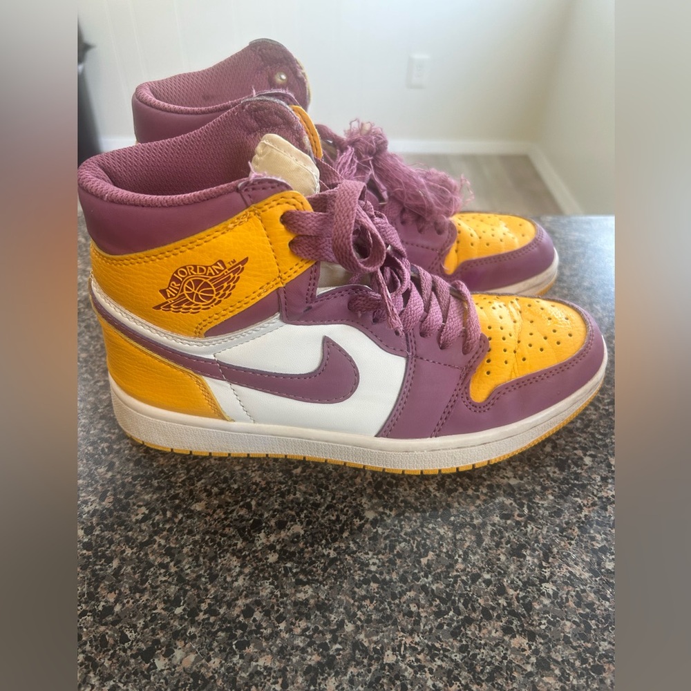 Nike Air Jordan 1 Retro GradeSchool Sneakers “Brotherhood” Size 7